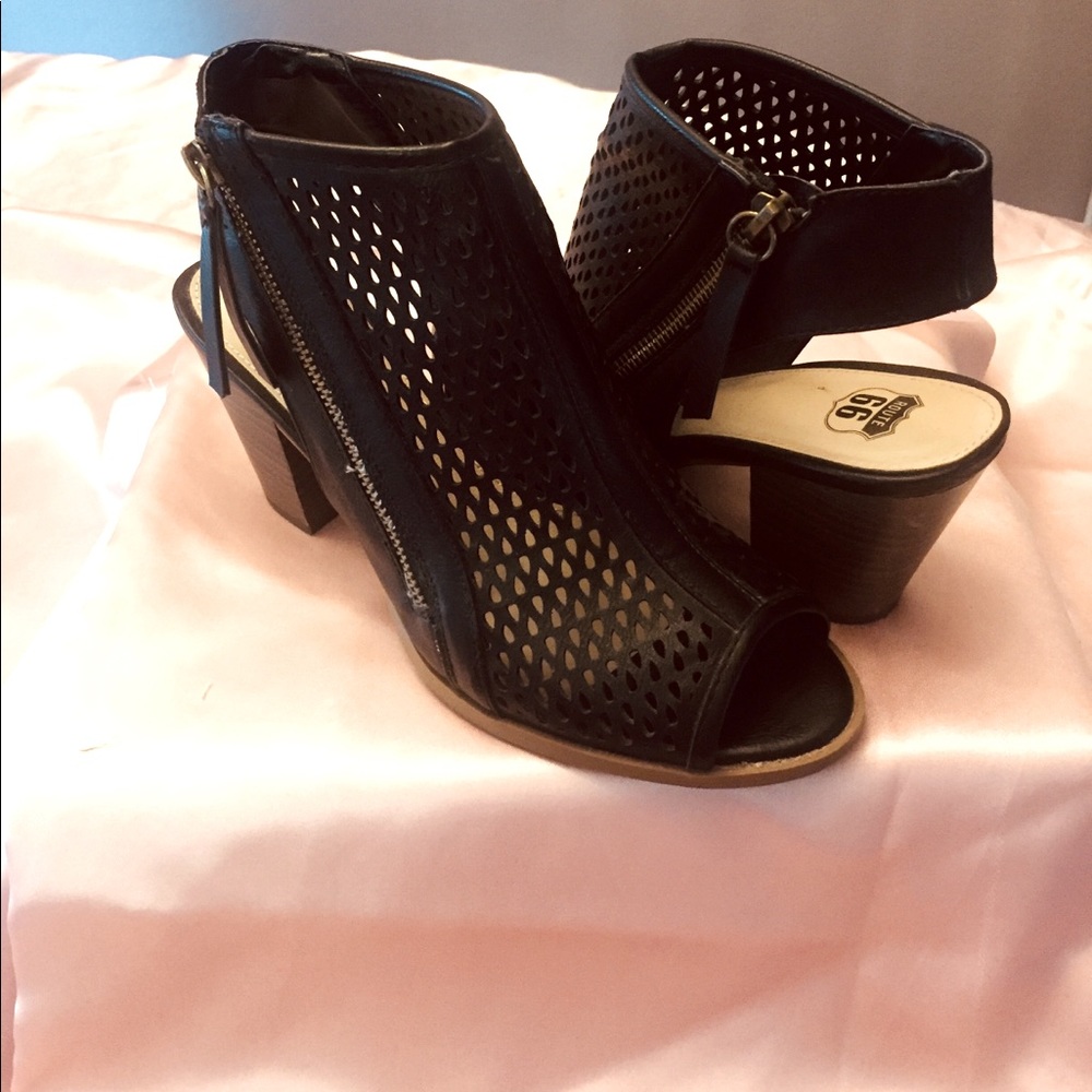 3 inch black heels dress up & down !
